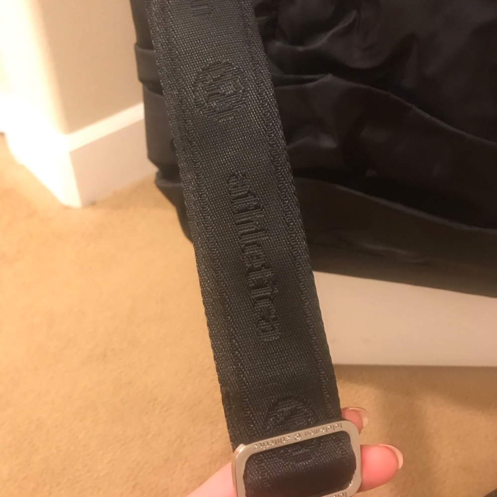 Lululemon triumphant bag - Picture 10 of 15